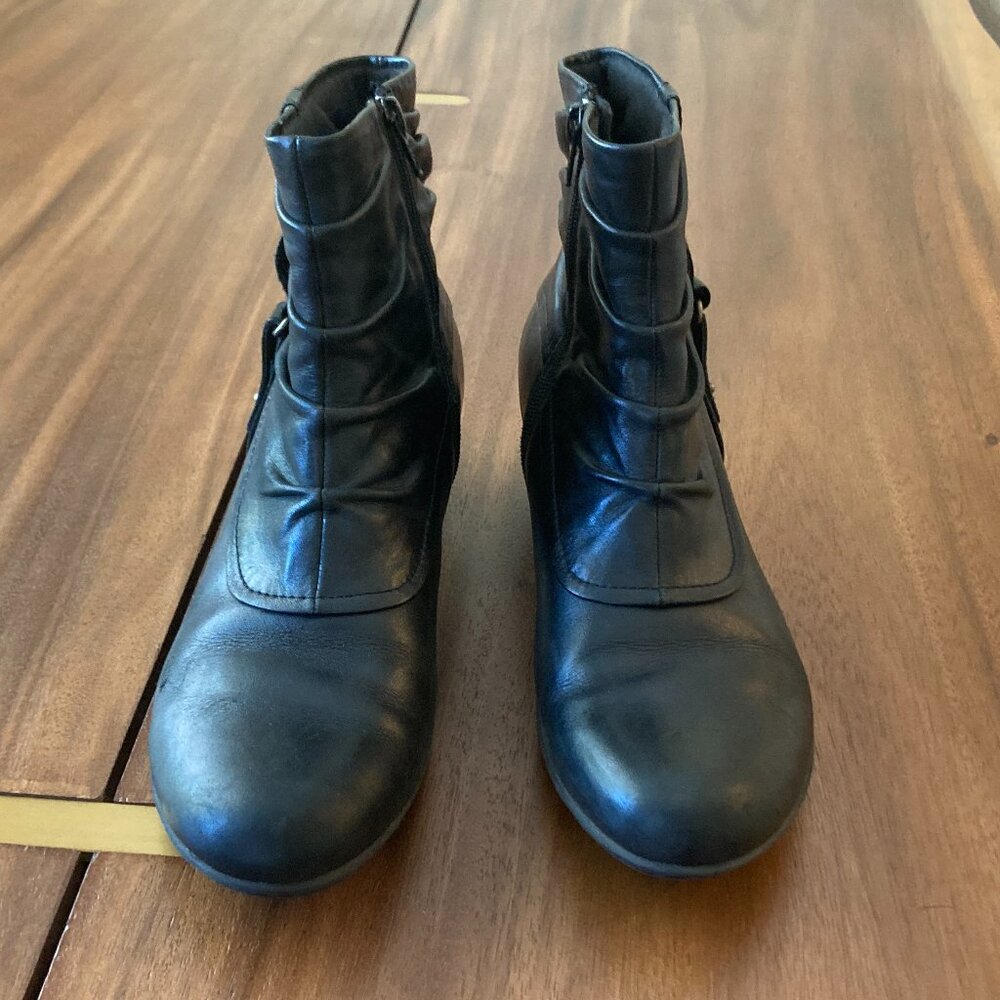 Cobb Hill Alexandra Ankle Bootie Black Leather Women's 9 1/2 NARROW